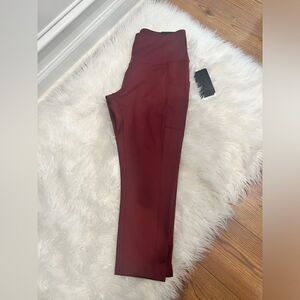 NWT New York Laundry burgundy Capri Leggings